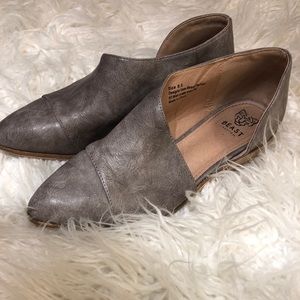 Grey Beast Cutout Shoes